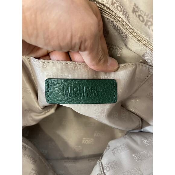 MICHAEL KORS LARGE GREEN PEBBLED LEATHER SHOULDER BAG - Picture 15 of 16